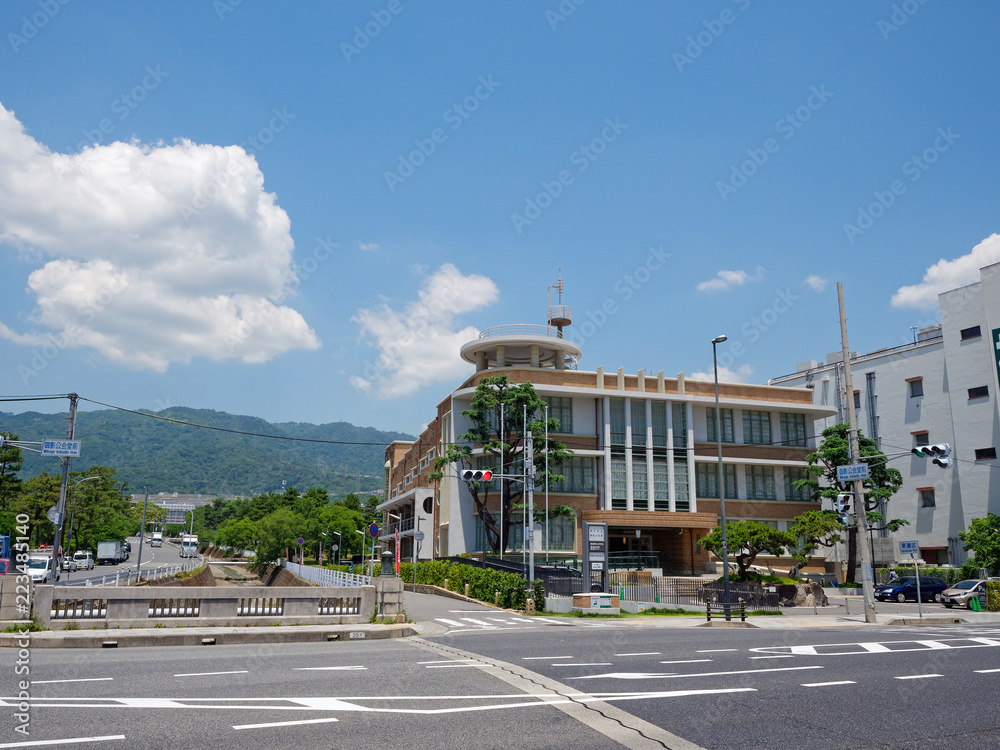 神戸市立御影公会堂と国道2号線