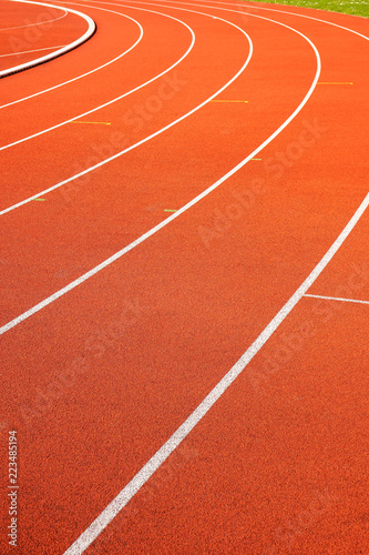 Laufbahnen bzw. Kampfbahnen auf einem Sportplatz