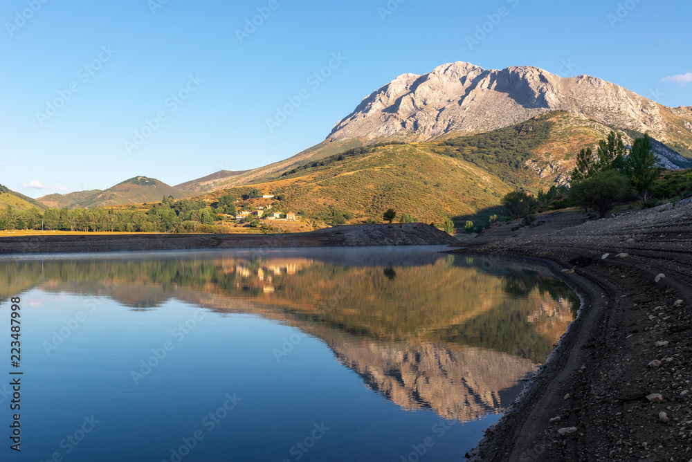 Camporredondo reservoir with Espiguete peak as background, Cardano de Abajo, Palencia, Spain