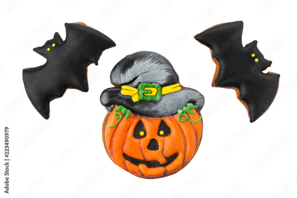 Fototapeta premium Halloween gingerbread cookie isolated on white