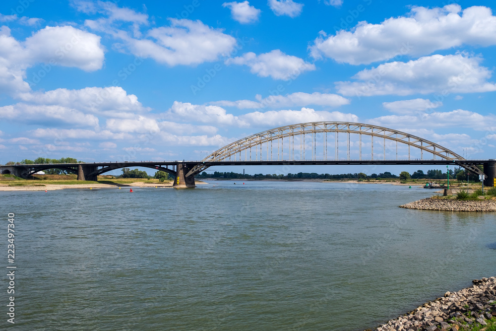 Brücke über die Waal in Nijmegen/NL