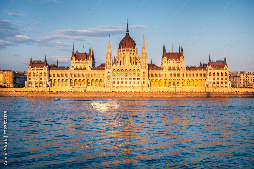 Fototapeta premium Beautiful view of the Hungarian Parliament on a sunny day, Budapest
