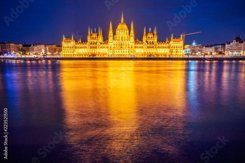 Beautiful, night view of the Hungarian parliament building in Budapest © Krzysztof