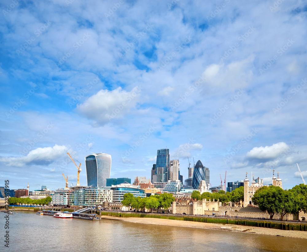 Obraz premium London, South Bank Of The Thames on a bright day in Spring