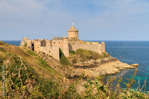 Obraz na płótnie Beautiful view of the medieval landmark Fort La Latte, an historic heritage monu