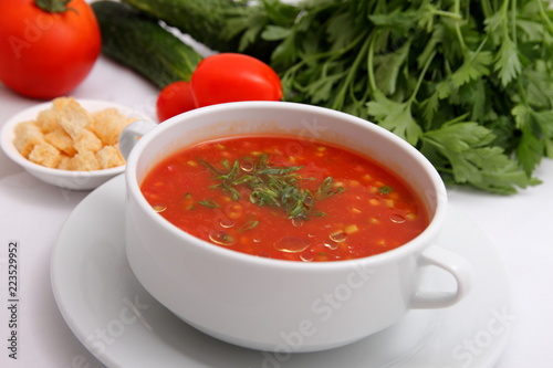 tomato soup with crackers