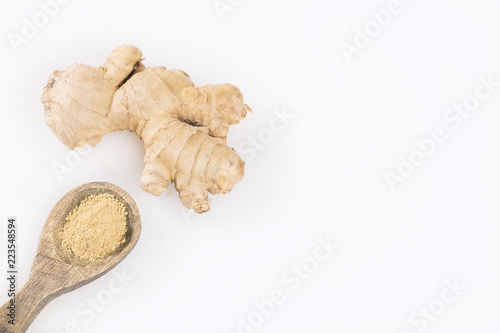 Fresh ginger root and ground ginger spice