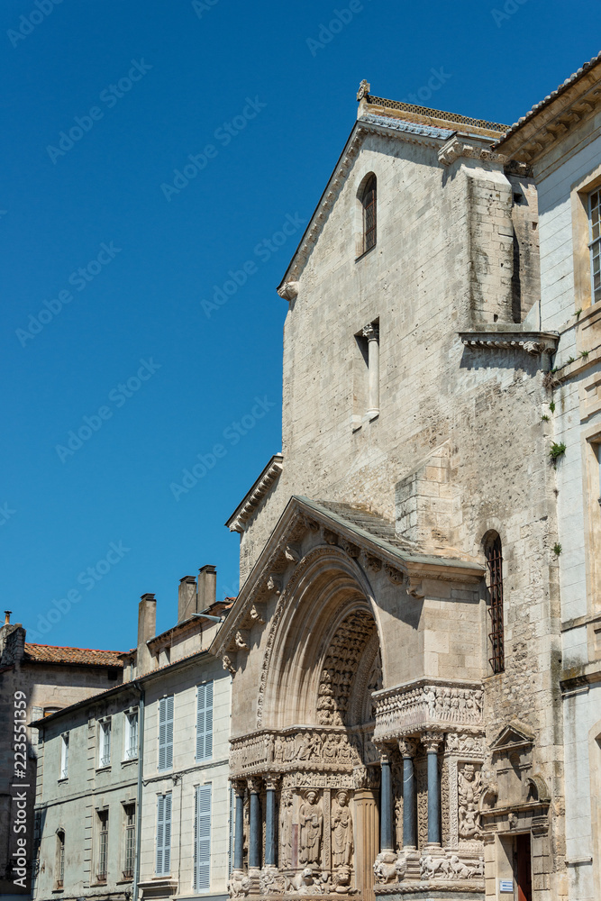 Kathedrale Saint-Trophime am Place de la Republique in Arles