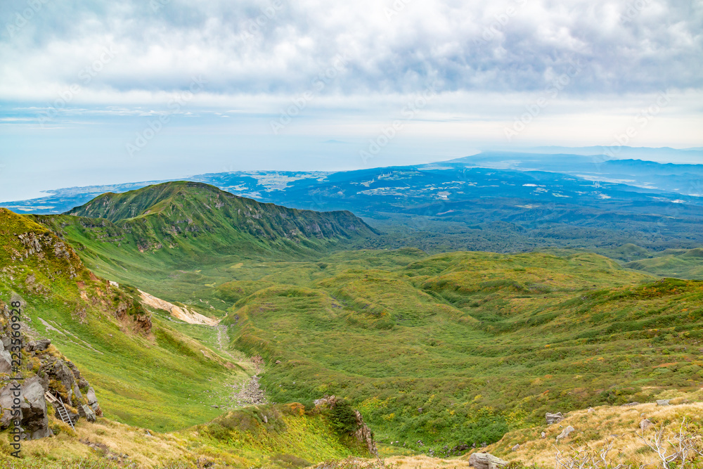 Naklejka premium 初秋の山