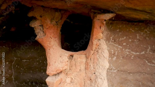 Grotte aux greniers de Nagou - Tandjouare - Togo - Nok photo