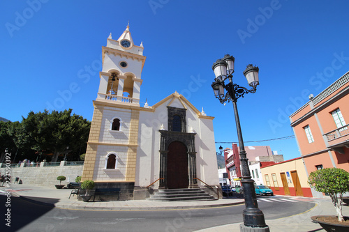 Iglesia de San Juan de Arafo, Tenerife, España photo