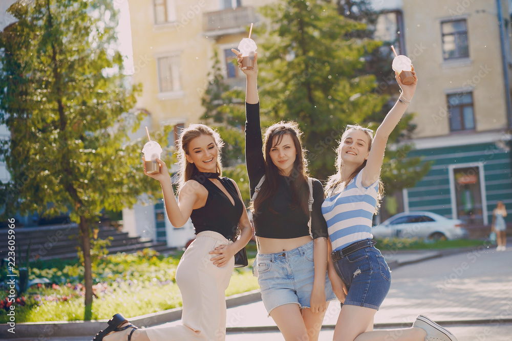 Obraz premium girls in the town