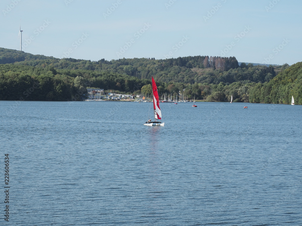 Fototapeta premium Bostalsee - Stausee im nördlichen Saarland 
