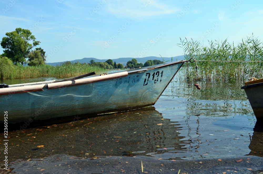 Obraz premium Fischerboot im Bolsenasee