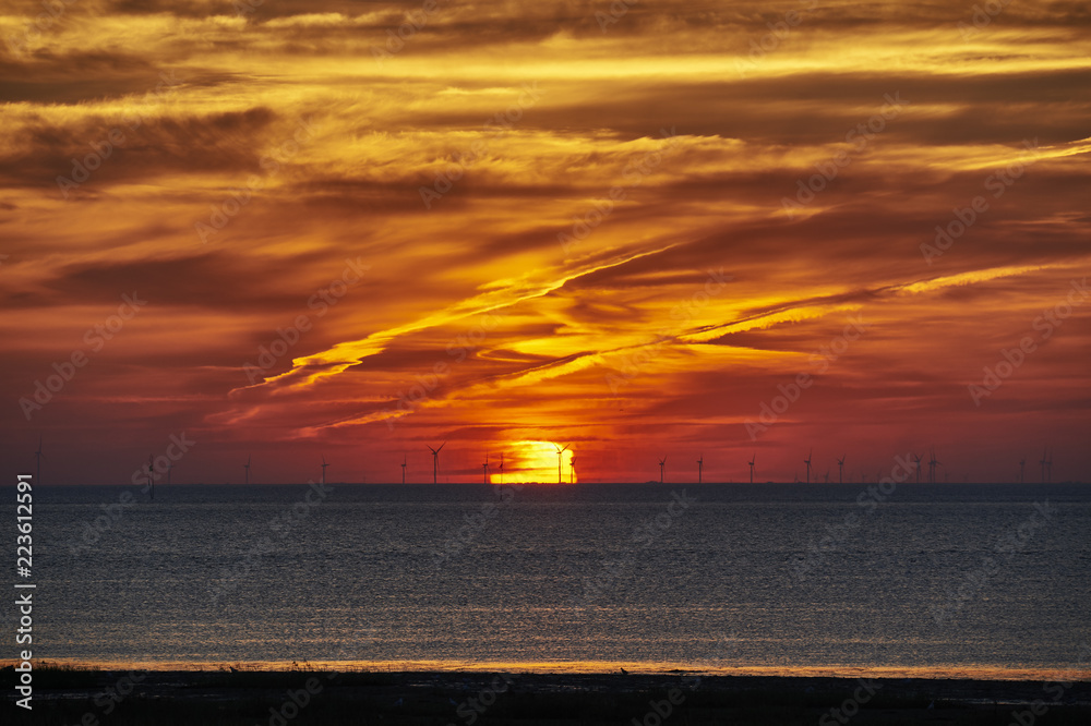 Fototapeta premium Windpark Sylt Sonnenaufgang