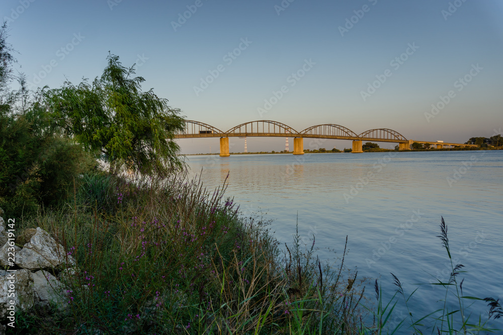 Obraz premium Bridge on river tagus in Vila Franca Xira, Portugal