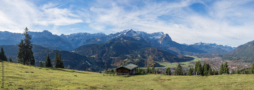 Panorama des Zugspitzmassivs im Sommer, Wank Panorama des Zugspitzmassivs im Sommer, Wank