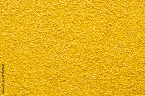 黄色にペイントした壁