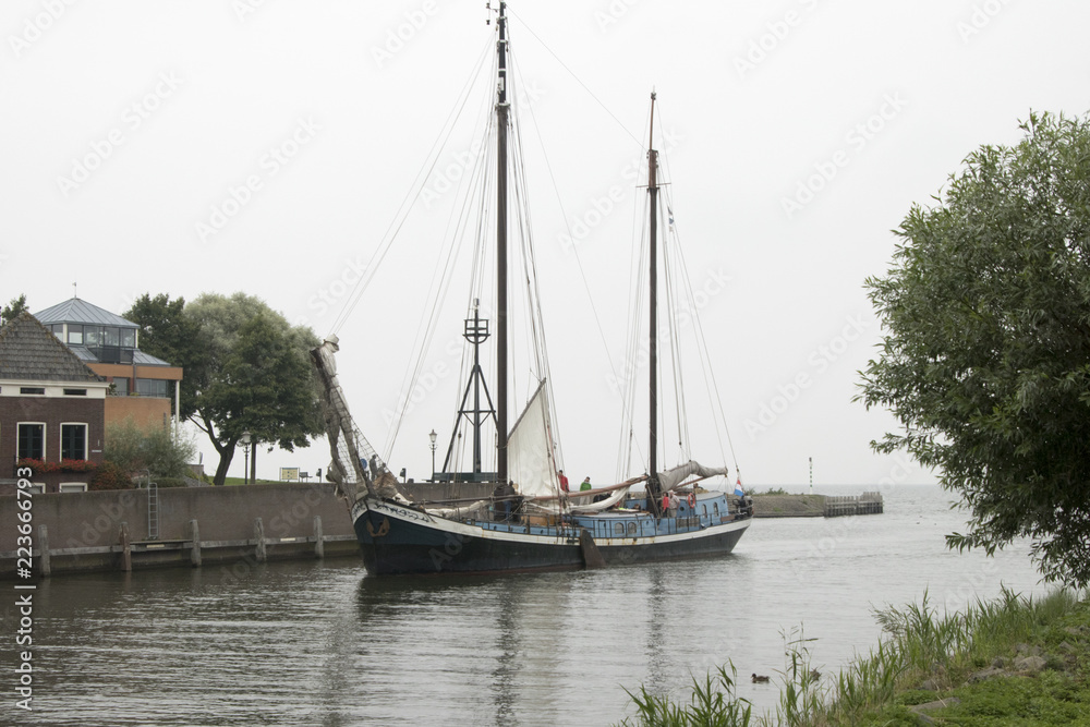 ship enters the harbor of Medemblik