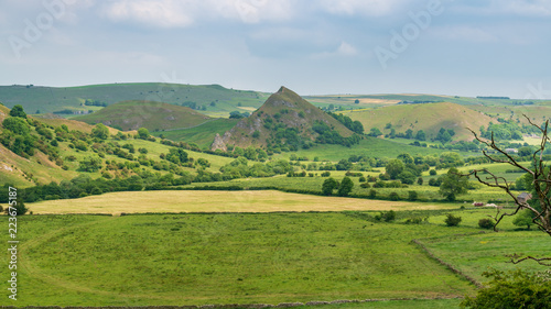 Fotografie Peak District landscape with Parkhouse Hill, near Hollinsclough in the East Midl
