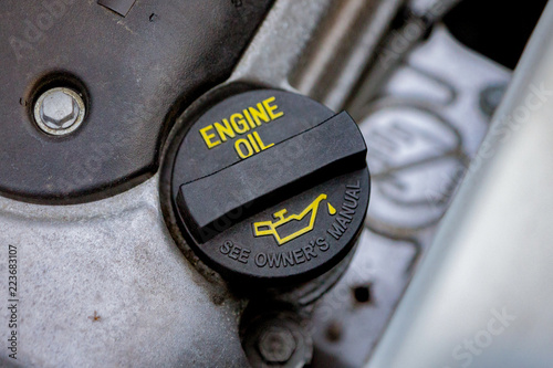 Wallpaper Mural エンジンオイル 交換 メンテナンス Torontodigital.ca