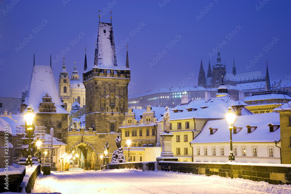 wintertime Charles bridge, gothic Lesser Town bridge tower, Lesser town district, Prague (UNESCO), Czech republic, Europe