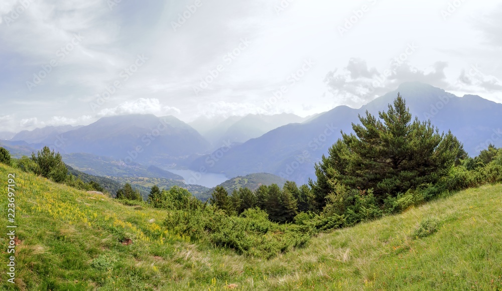 Obraz premium A Bubal lake landscape seen from the path to the Piedrafita de Jaca lake in the Aragonese Pyrenees in a cloudy and sunny day