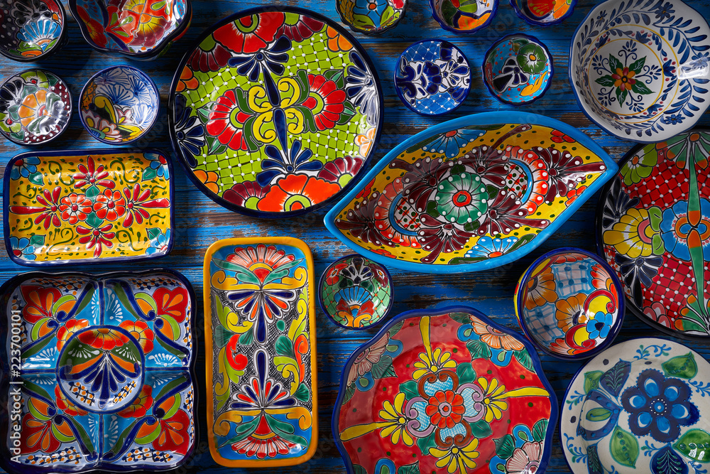 Mexican pottery Talavera style of Mexico