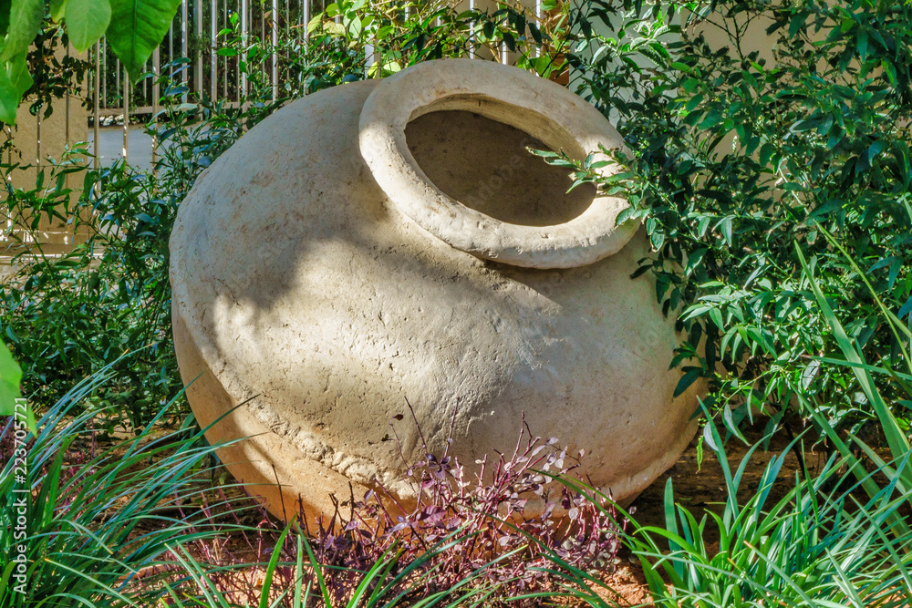 Outdoor ceramic vase in the street, Tel Aviv, Israel Outdoor ceramic vase in the street, Tel Aviv, Israel