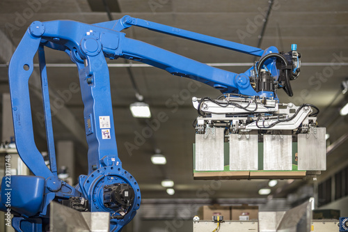 Machine packing and moving apple boxes