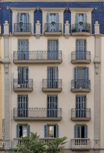 pattern facades balcony in barcelona © ikuday