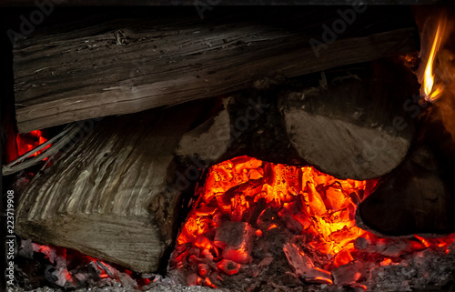 Obraz na płótnie Burning Embers in a Country Wood Stove w salonie