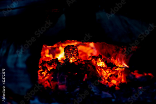Obraz na płótnie Burning Embers in a Country Wood Stove w salonie