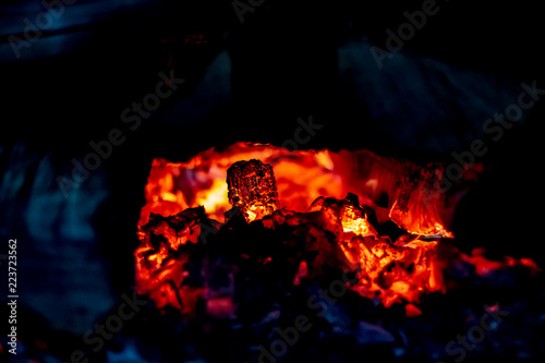 Obraz na płótnie Burning Embers in a Country Wood Stove w salonie