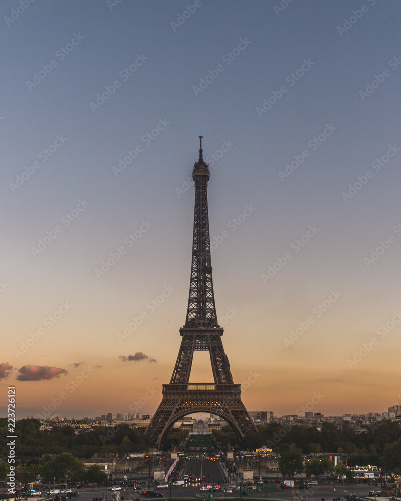 Eiffel tower in the evening