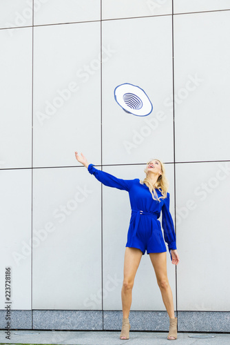 Obraz na płótnie Fashion model throwing hat