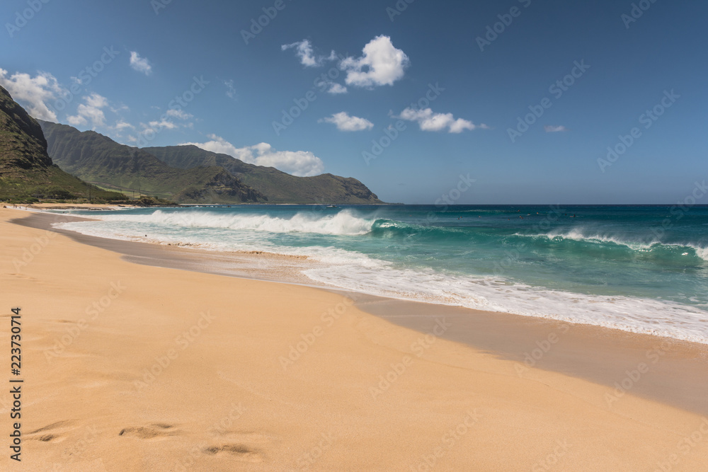 Makua sand beach in West Oahu, Hawaii