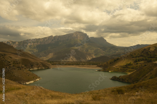 Озеро затерявшееся среди гор photo