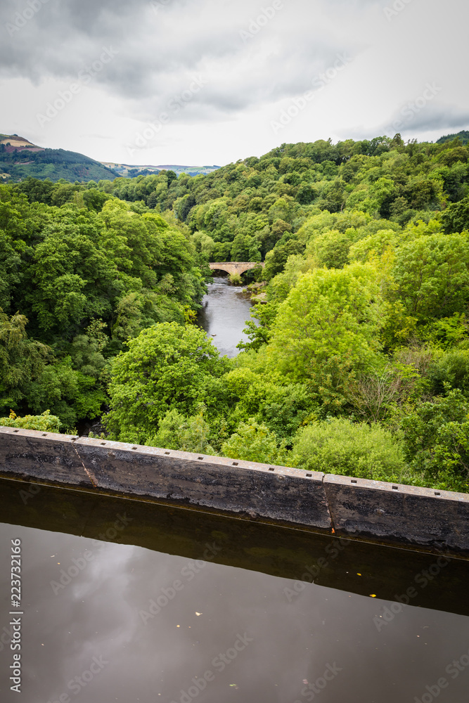 Fototapeta premium Landscape with a view on the river Dee from Llangollen Aqueduct in Wales, Uk