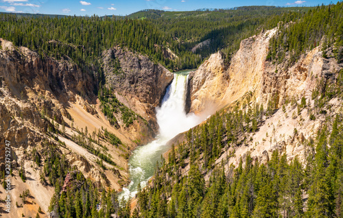 Fototapeta Naklejka Na Ścianę i Meble -  Lower Falls of Yellowstone Canyon, Yellowstone National Park, Wyoming