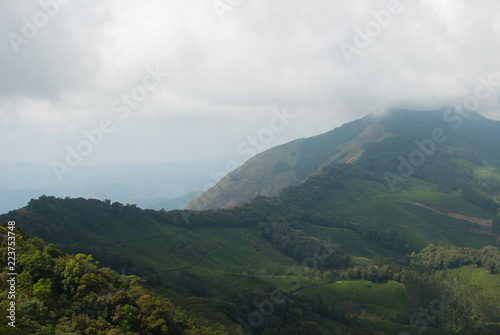 montagne dans la brume