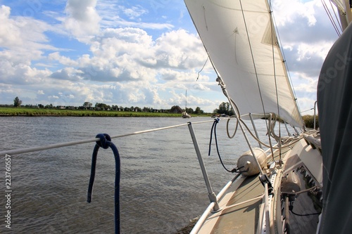 Im Kanal mit dem Segelboot
 photo