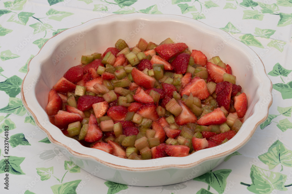 Prepare a sweet rhubarb and strawberry pie