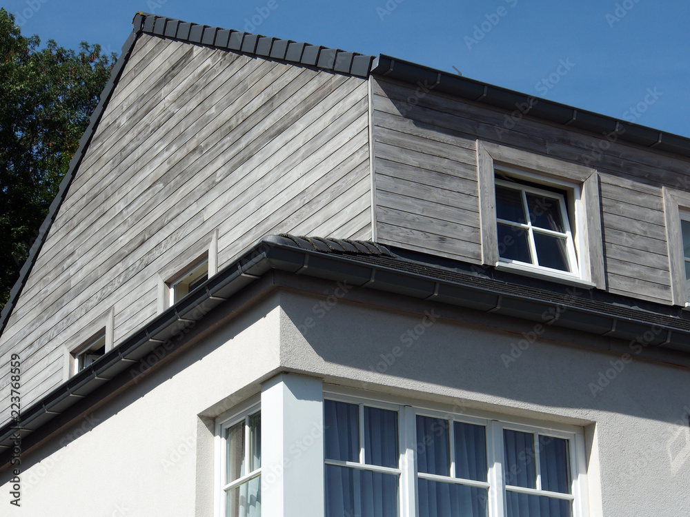 Einfamilienhaus mit Holzfassade Einfamilienhaus mit Holzfassade