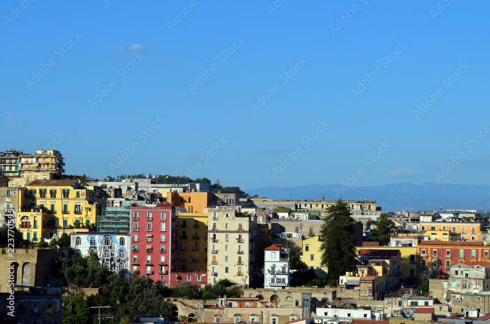 Bunte Häuser in Neapel