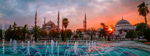 Foto The Blue Mosque, (Sultanahmet Camii) in sunset, Istanbul, Turkey.