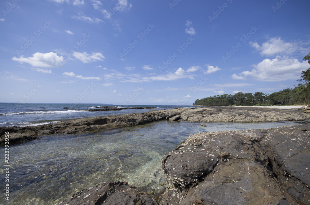 rocher au bord de l'ocean pacifique en Australie