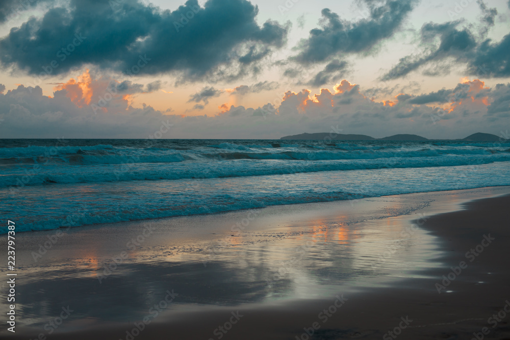 Obraz premium Australian Beach around Rainbow Beach in Queensland, Australia. Australia is a continent located in the south part of the earth.
