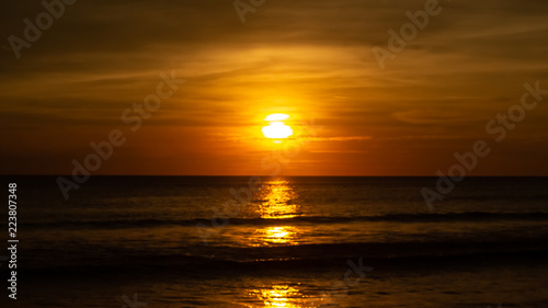 Obraz na płótnie Deep and Rich ORange Sunset at Karon Beach w salonie