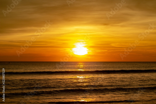 Obraz na płótnie Deep and Rich ORange Sunset at Karon Beach w salonie